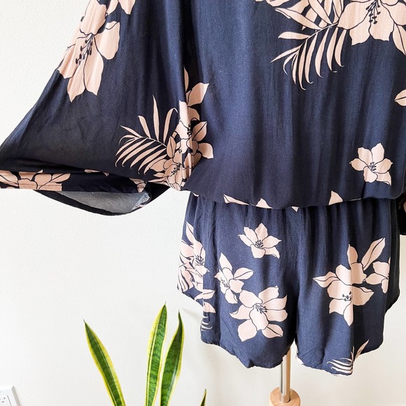 Makana x Makana Hae Hawai'i Romper Size L - Picture 7 of 10